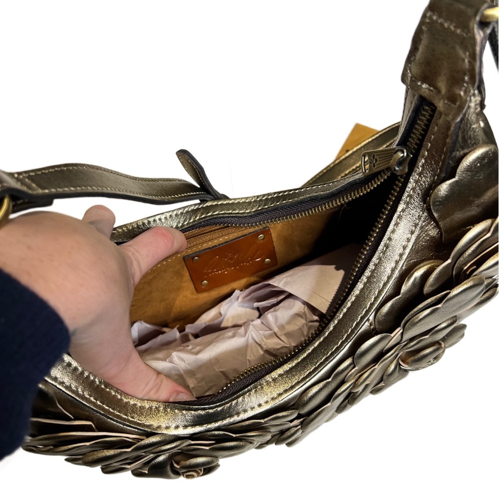 Metallic gold floral Patricia Nash handbag - Picture 2 of 5